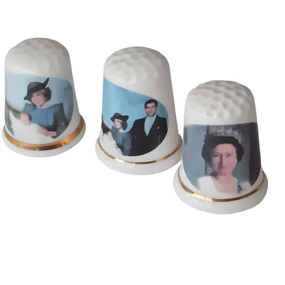 Vintage 1984 Bone China Prince Henry Birth, Queen and Family Set of 3 Thimbles - Picture 1 of 7